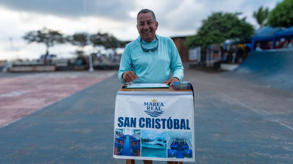 Marea Real check-in stand in San Cristóbal
