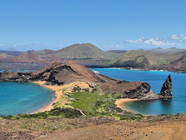View from the Bartolomé lookout: two beaches and Pinnacle Rock